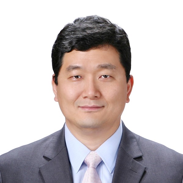 Dong Chul Lee